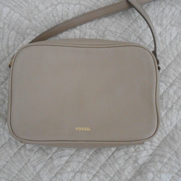 Fossil Taupe Color Neutral Leather Crossbody Bag read details. - Picture 3 of 15